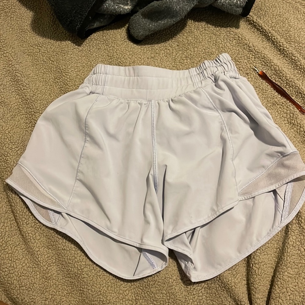 lululemon size 2 4in hottie hot shorts